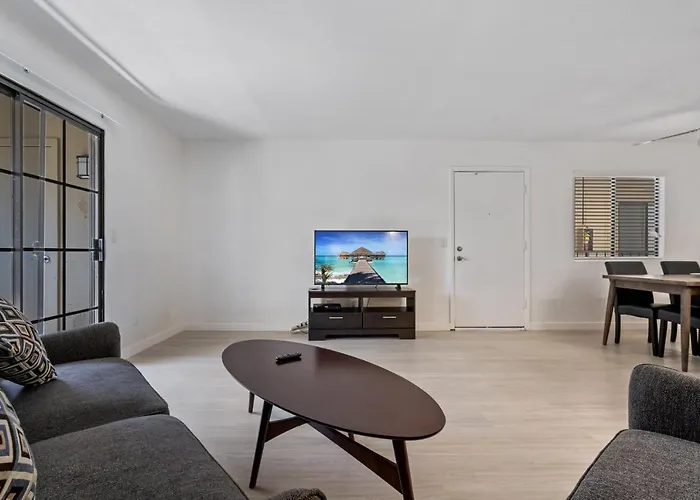 Apartment Newly Renovated 2br W Pool By Gia