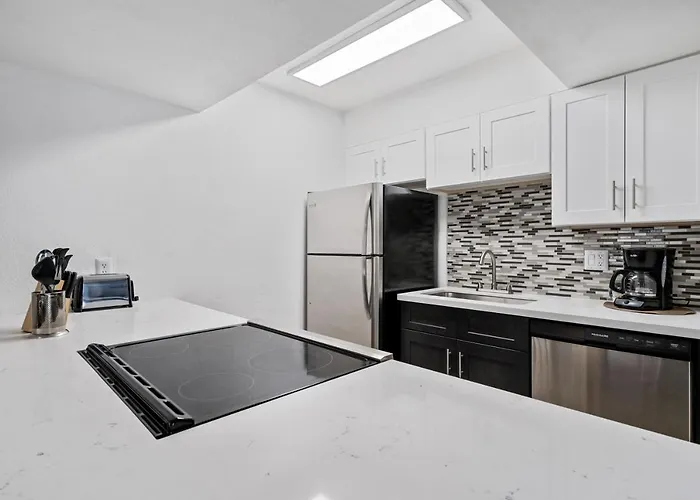 Apartment Newly Renovated 2br W Pool By Gia