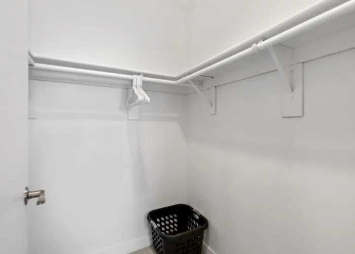 Newly Renovated 2br W Pool By Gia Apartment