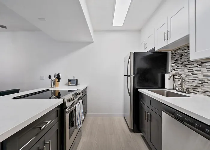 Apartment Newly Renovated 2br W Pool By Gia Phoenix