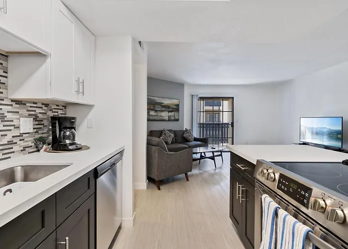 Newly Renovated 2br W Pool By Gia Apartment *