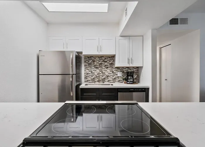 Newly Renovated 2br W Pool By Gia Apartment *